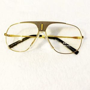 Sophisticated eyeglasses that will make your hold entire fit stand out ‼️